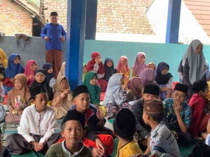 Ciptakan Generasi Islami bersama KKM 142 UIN Malang di Desa Wonorejo, Poncokusumo