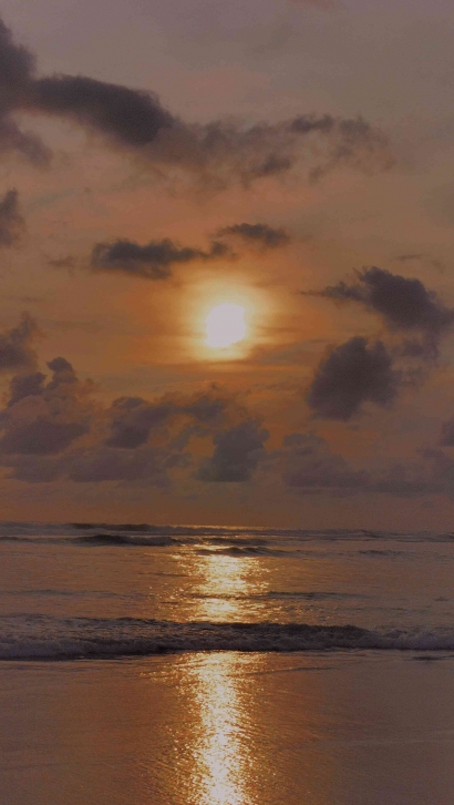 Menikmati Indahnya Panorama Sunset di Sepanjang Pantai Parangtritis