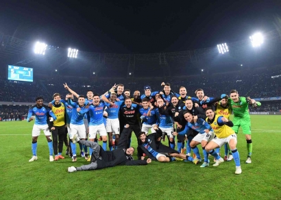 Napoli Membuat Juventus Kembali Jatuh Sakit