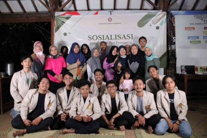 Mahasiswa Amikom Yogyakarta Melakukan Pelatihan Pemasaran Produk dan Foto Produk