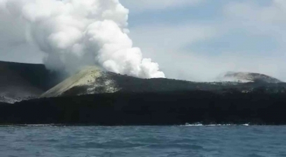 Gunung Anak Krakatau Kembali Erupsi Senin 16 Januari 2023
