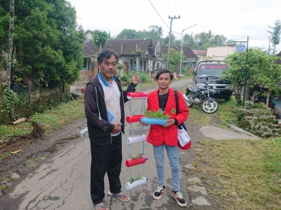 Mahasiswa UNTAG Surabaya Mengolah Limbah Botol Bekas Menjadi Media Hidroponik Sederhana