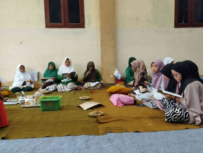KKM 125 UIN Malang: Ikut Berpastisipasi Dalam Pengajian Jumat Pon Sebagai Bentuk Perkenalan Diri Kepada Masyarakat Desa Karanganyar