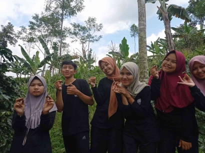 Kenalkan Tanaman Porang, Mahasiswa KKM 146 UIN Malang Tanam 1000 Bibit Porang bersama Warga Dusun Besuki