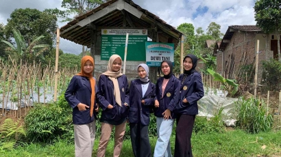 PPMT Pelatihan Pengolahan Sawi Hijau Menjadi Camilan pada KWT Dewi Tani