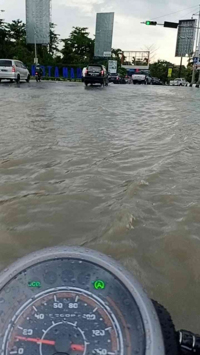 Kerap Banjir, Warga Sebut Pekanbaru Kota Berkuah