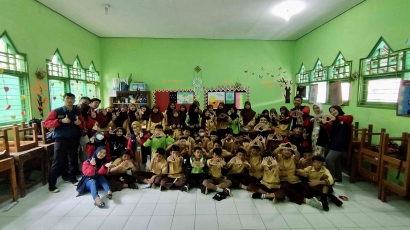 Sosialisasi Terkait Sindrom Nomophobia dan Bullying di MIN 2 Semarang Desa Doplang