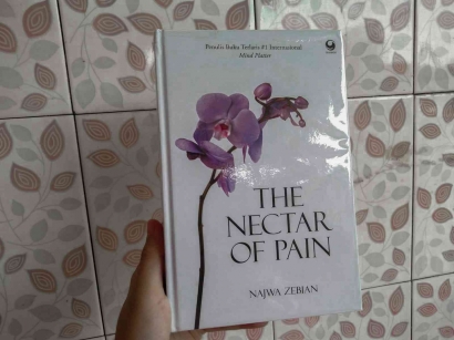 Review The Nectar of Pain Karya Najwa Zebian