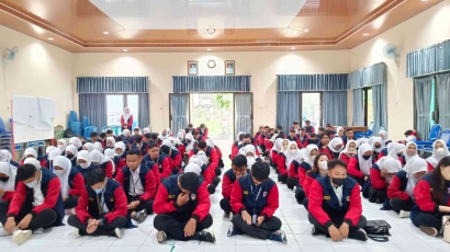 Penerjunan Mahasiswa KKN UPGRIS 2023 di Kantor Kecamatan Bawen Berlangsung dengan Lancar