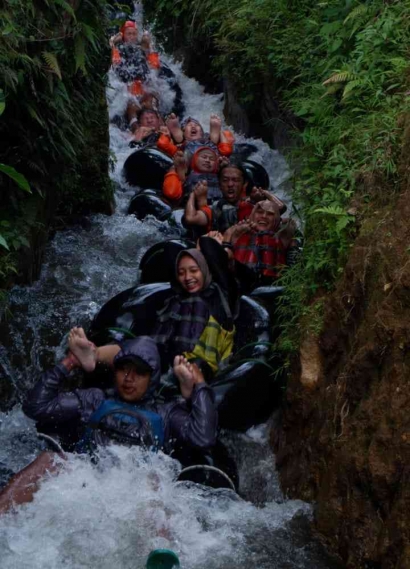 Sensasi Wisata River Tubing di Kali Pucung Karanganyar