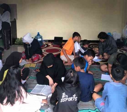 Mengisi Liburan Semester dengan Belajar, KKM-77 AMARTA UIN Maulana Malik Ibrahim Gelar Kegiatan Bimbingan Belajar Gratis