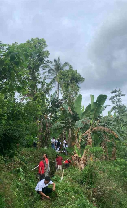 Melestarikan Budaya KKN 79 Poncoruso Ikut Serta dalam Kegiatan Dawuhan di Dusun Srumbung Gunung Rt 4/1