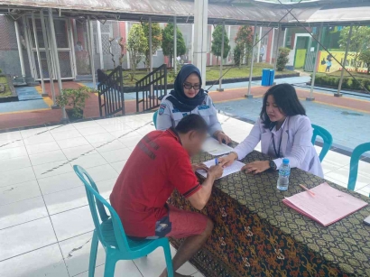 Deteksi Dini HIV/AIDS Di Lapas Narkotika Samarinda, Tim Puskesmas Bengkuring Lakukan VCT Mobile