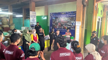 Kerja Bakti dan Lomba Kebersihan Bersama KKN UMBY, Pedagang Pasar Beringharjo Timur Makin Guyub!