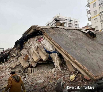 Turki Diguncang Gempa Terbesar di Tengah Badai Salju