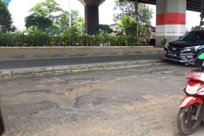 Pemda DKI Hanya Sibuk Normalisasi Sungai, Jalan Berlubang Dibiarkan?