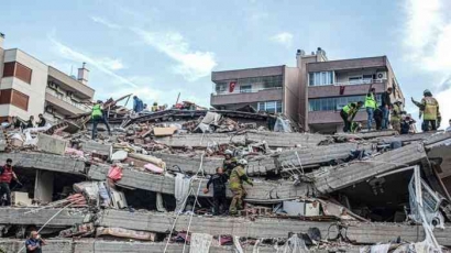 Gempa Dahsyat Guncang Turki Tewaskan Ribuan Orang