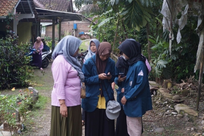 Mahasiswa KKN Tematik WASH UNDIP Melakukan Pemetaan dan Sosialisasi Sistem Pelaporan Partisipatif menggunakan Aplikasi RapidPro di Desa Tanjunganom
