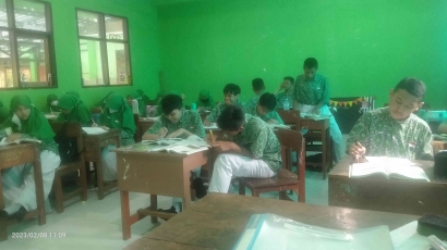 Menekan Angka Buta Aksara Melalui Gerakan Literasi Madrasah Berbasis P3K