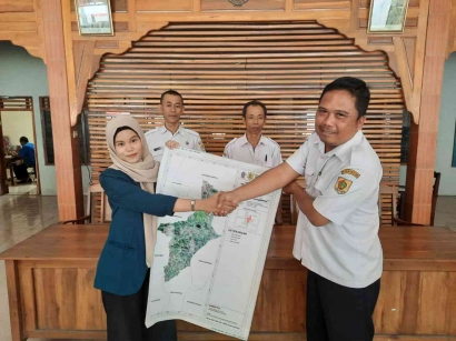 Jadi Abu Arang! Mahasiswa KKN UNDIP Menyempurnakan Peta Administrasi sebagai Bentuk Implementasi Sustainable Cities and Communities