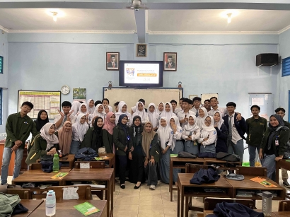 Mahasiswa KKN Mojo 1 Unisnu Jepara Melakukan Kegiatan Sosialisasi PMB di Sekolah SMA Negeri 1 Tayu Pati