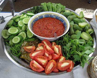 Lalab: Raw Food dan Saladnya Orang Sunda yang Masih Eksis