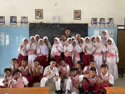 Mahasiswa KKN Undip Memberikan Edukasi tentang Pembuatan Denah kepada Anak-Anak Desa Klampok
