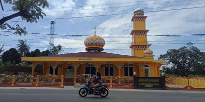 Masjid Kuning Senggoro, Masjid Pertama dan Tertua di Bengkalis