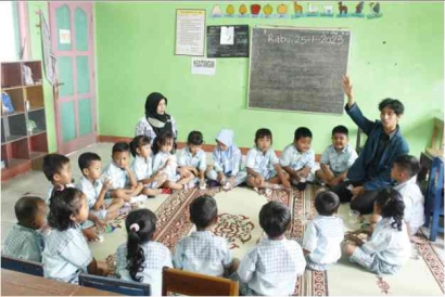 Asyikkk! Mahasiswa KKN UNDIP Tim 1 2022/2023 Mengajar Anak TK Pertiwi Menumbuh Kecambah Kacang Hijau Menggunakan Kapas