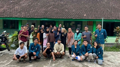 Mahasiswa KKN TIM 1 Universitas Diponegoro Ajak Karang Taruna Desa Sangge untuk Menjaga Data Pribadi di Era Globalisasi