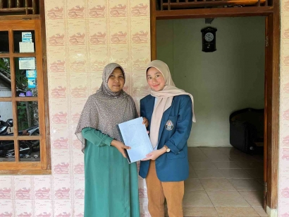 Maksimalkan Home Industry di Desa Songbledeg, Mahasiswa UNDIP Lakukan Pembukuan Sederhana