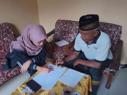 Mahasiswa KKN 53 UNEJ Bantu Pendataan Rumah Warga Desa Kalitapen yang Terdiri dari 4 Dusun