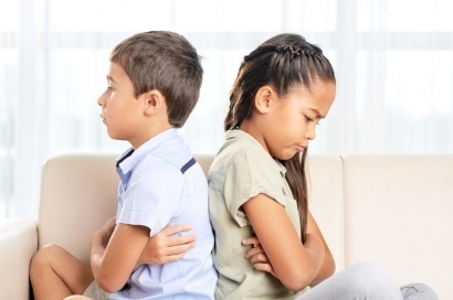 5 Tips Mengatasi Konflik Antar Saudara pada Anak-Anak Kita