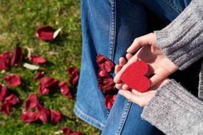 Makna Hari Valentine Berdasarkan Perspektif Tri Hita Karana