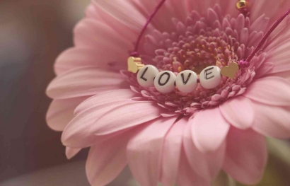 Hadiah Hadiah Romantis untuk Merayakan Valentine Bersama Orang yang Kita Sayangi