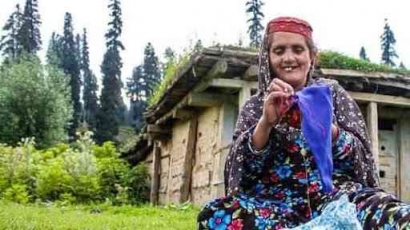 Shahida Khanum Menghidupkan Kembali Pakaian Tradisional Suku Gujjar yang Hilang di Kashmir
