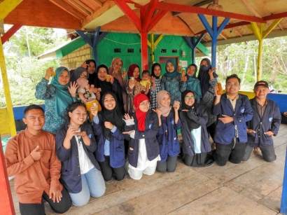 Mahasiswa KKNT IPB Perkenalkan Metode Pasteurisasi ke Warga Desa Pasir Eurih untuk Pengawetan Minuman Herbal Alami