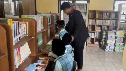 Perpustakaan sebagai Objek dalam Peningkatan  Minat Baca Siswa di SDN Torongrejo 01