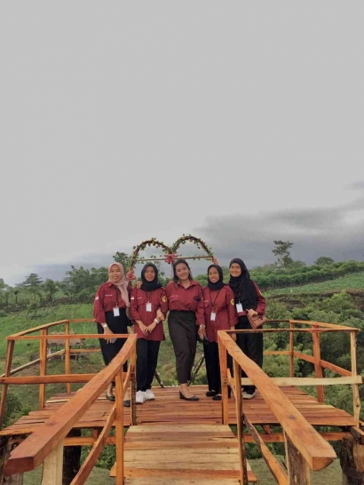 Indahnya Bukit Andalan Usai Penataan Lokasi Wisata oleh Mahasiswa KKN UNRAM