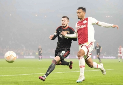 Ajax Vs Union Berlin 0-0, Gol Thorsby Dianulir Wasit
