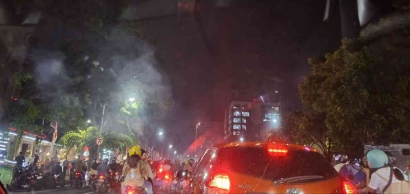 Kembang Api Tahun Baru, Masih Jadi Idola dI Surabaya