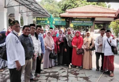 Ziarah ke Makam Wali Songo di Jawa Timur