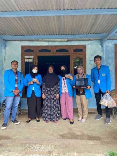 Mahasiswa KKN-T MBKM UNIPMA Kelompok 65: Melakukan Pendataan UMKM di Desa Kedungbanteng