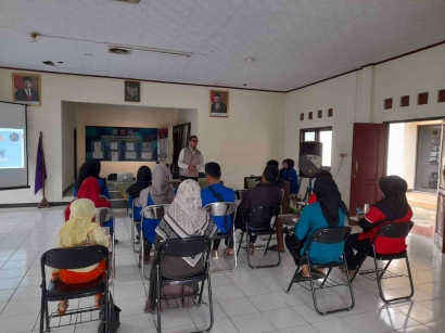 Mahasiswa KKN UMP Kelompok 017 Mengadakan Sosialisasi Digital Marketing bagi Pelaku UMKM Desa Budiasih Kecamatan Sindangkasih Kabupaten Ciamis
