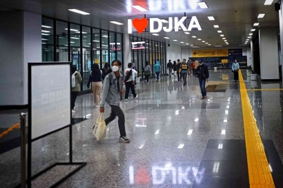 Pelajaran dari Tulisan "I Love DJKA" di Stasiun Manggarai yang Kini Menghilang