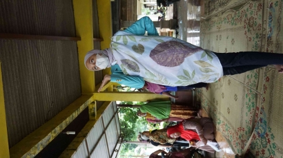 Melestarikan Lingkungan, KKN UNS Kelompok 97 Sulap Daun Jadi Batik Bernilai Tinggi