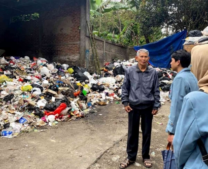 Mahasiswa KKN Tematik UPI 2023 Kelompok 18 Lakukan Sosialisasi Penanggulangan Sampah kepada Masyarakat Desa Ciwaruga