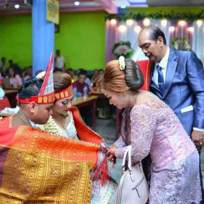 Mangulosi Tradisi Pernikahan Adat Batak, Siap Menikah?