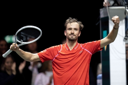 Kejuaraan Tenis Dubay :   Medvedev Cetak Hattrick Dengan Lumpuhkan Rublev