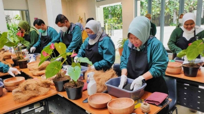 Antusiasme Pengunjung Mengikuti Kelas Edukasi Kokedama di Kebun Raya Bogor
